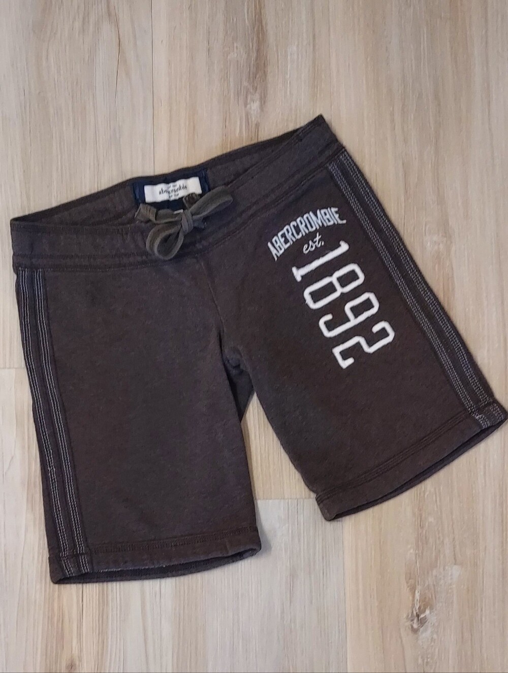 Abercrombie & Fitch Dark Vintage Brown Athletic Low Rise Shorts Womens Size Med